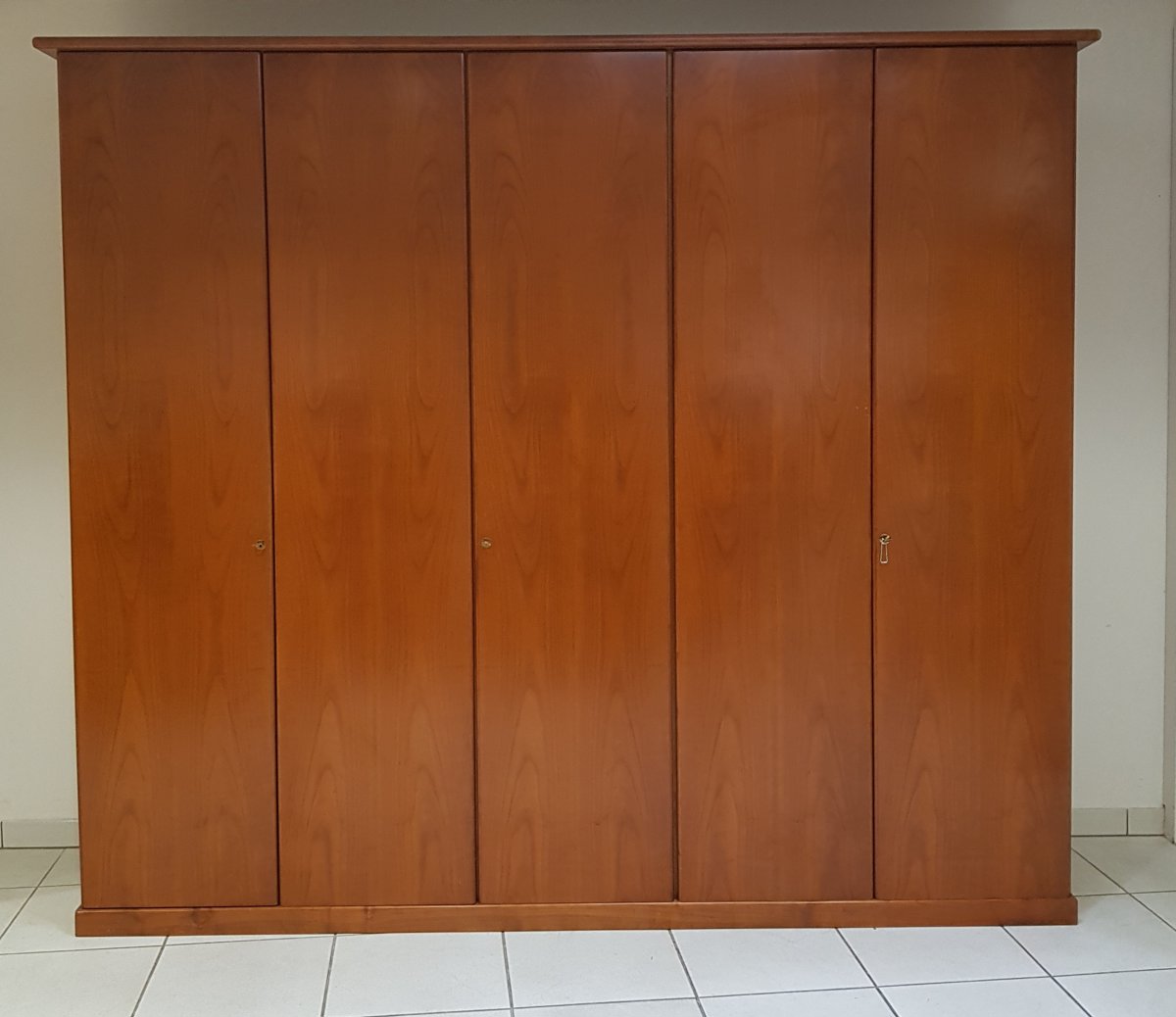 Kleiderschrank - gross